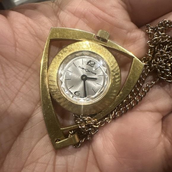 Working Customtime Swiss Made Gold Toned Pendant Watch Vintage Wind Up Manual - Picture 1 of 5